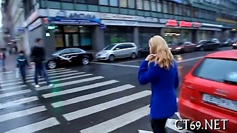 다양한 자세에서의 억제되지 않은 섹스 경험