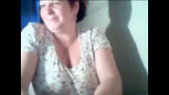 Modèle Amateur Webcam Exhibe Ses Seins Matures