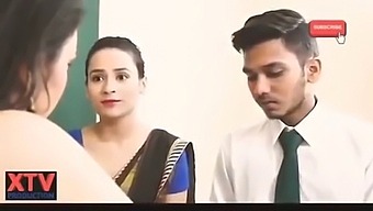 Joven Profesora Y Estudiante Se Involucran En Un Encuentro Íntimo