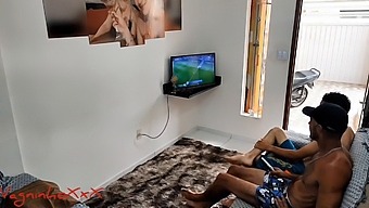 Pár Si Užíva Veľa Kohúta V Zadku A Strieka Vo Videu Vagninho Vivi Capetinha