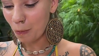 Prsatá Hippie Orgasmus A Výstřik V 60fps Videu
