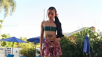 נסיכה רזה נתקלת במפלצת ענקית בסיפור מפחיד