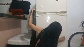 El Hambre Insaciable De Placer De Mi Hermanastra Lleva A Una Mamada Descuidada Y Desde Atrás De La Acción - Porno Español Casero