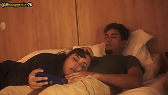 Oralsex Und Ficken Mit Heißem Stiefbruder Und Freundin